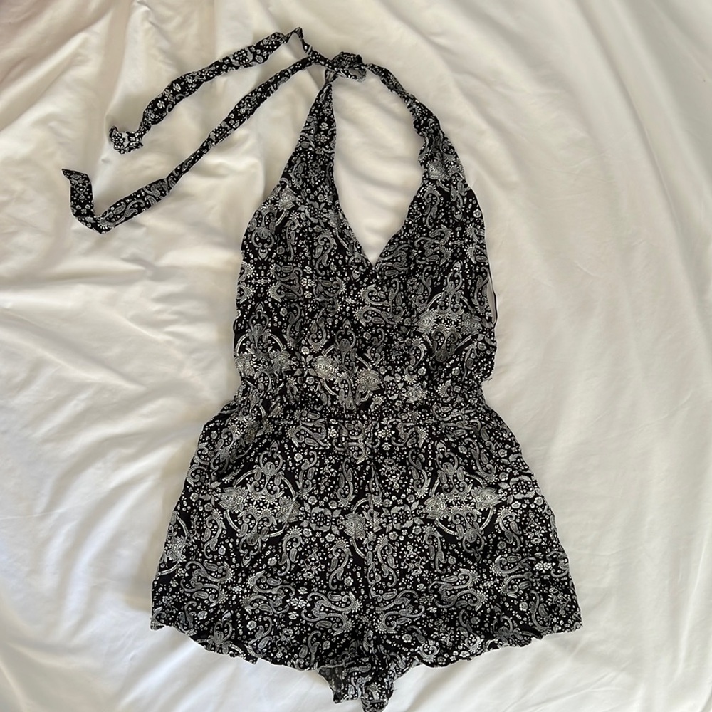 Black&White Open-back Romper